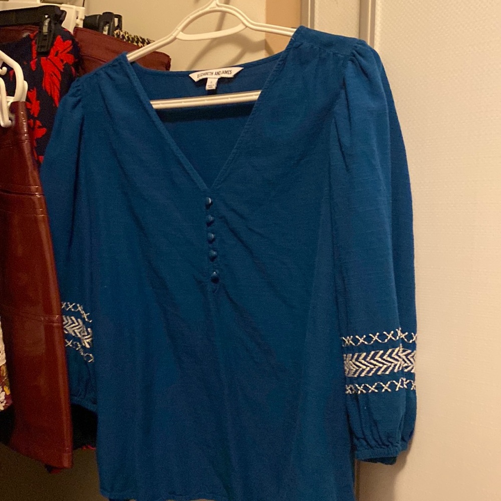 Beautiful casual blue top bought from Kohls, EUC